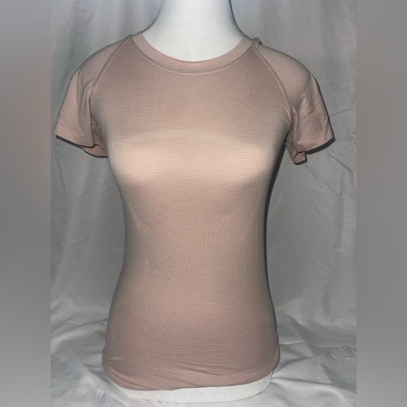 LULULEMON SWIFTLY TECH 2.0💗 - Picture 2 of 2